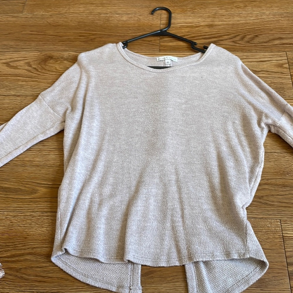 Cream/light pink light sweater.